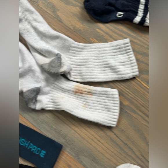 Wilson men’s used socks size 9-12 - Picture 4 of 5